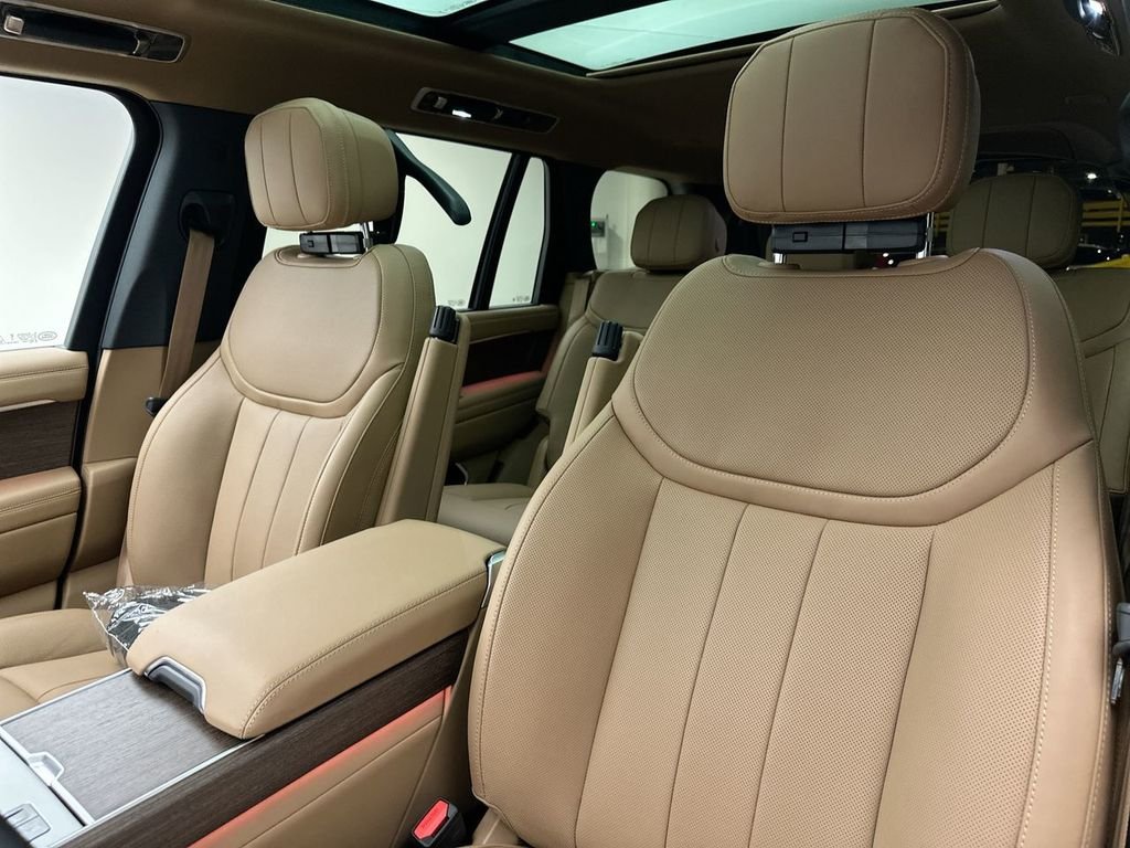 New 2026 Belgravia Green Land Rover SE image 10