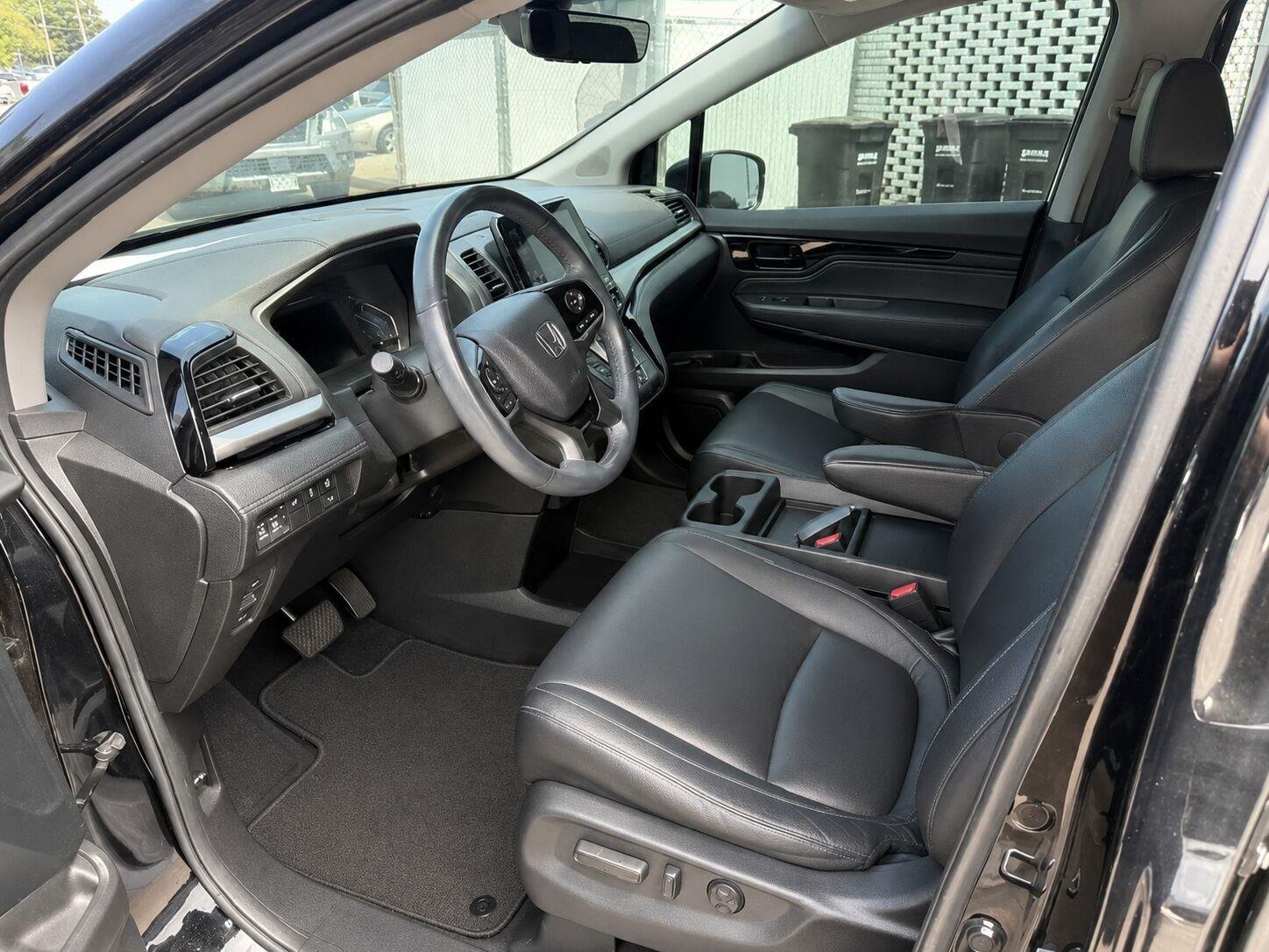 Used 2023 Crystal Black Pearl Honda Touring image 10