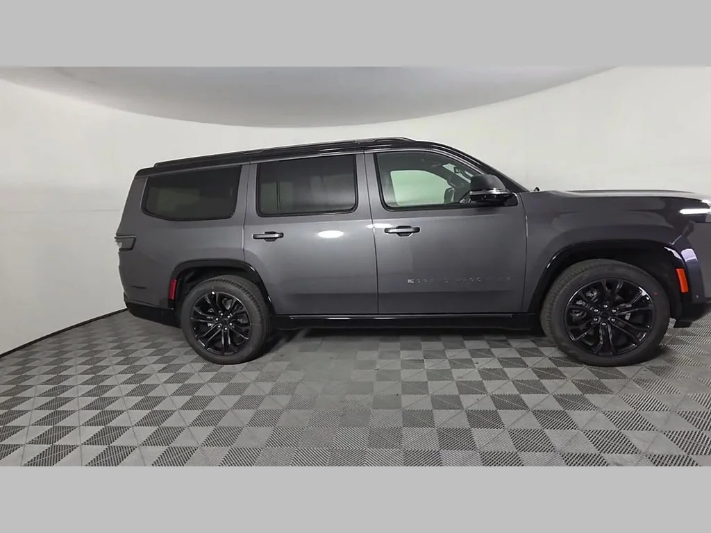 New 2026 Baltic-Gray Metallic Clear-Coat Exterior Paint Jeep Summit Obsidian image 30