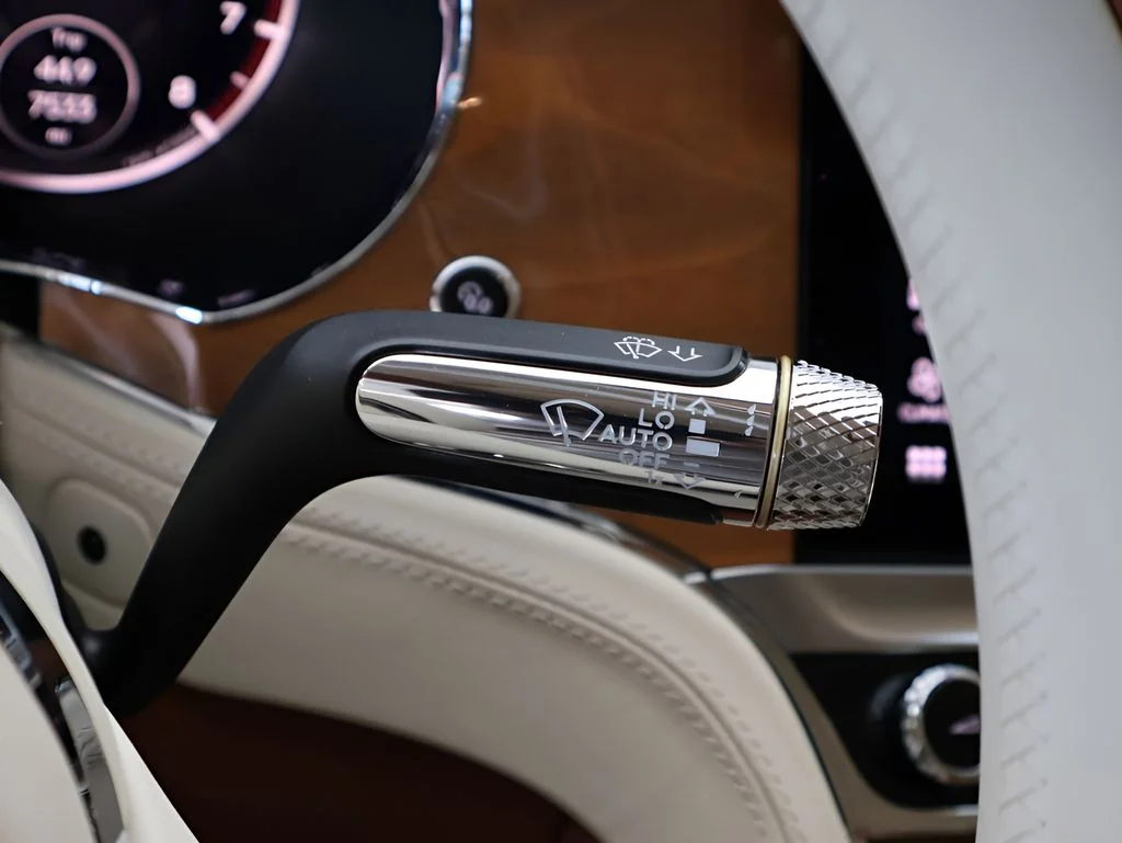 Used 2024 Onyx Metallic Bentley V8 image 32