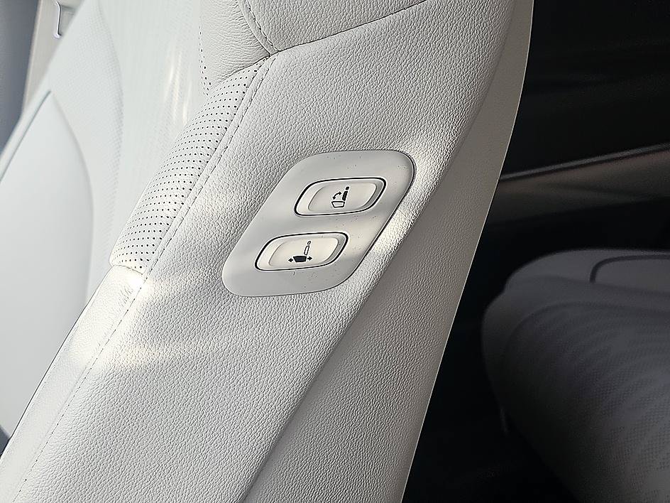 Used 2024 Savile Silver Genesis 3.5T Advanced image 19
