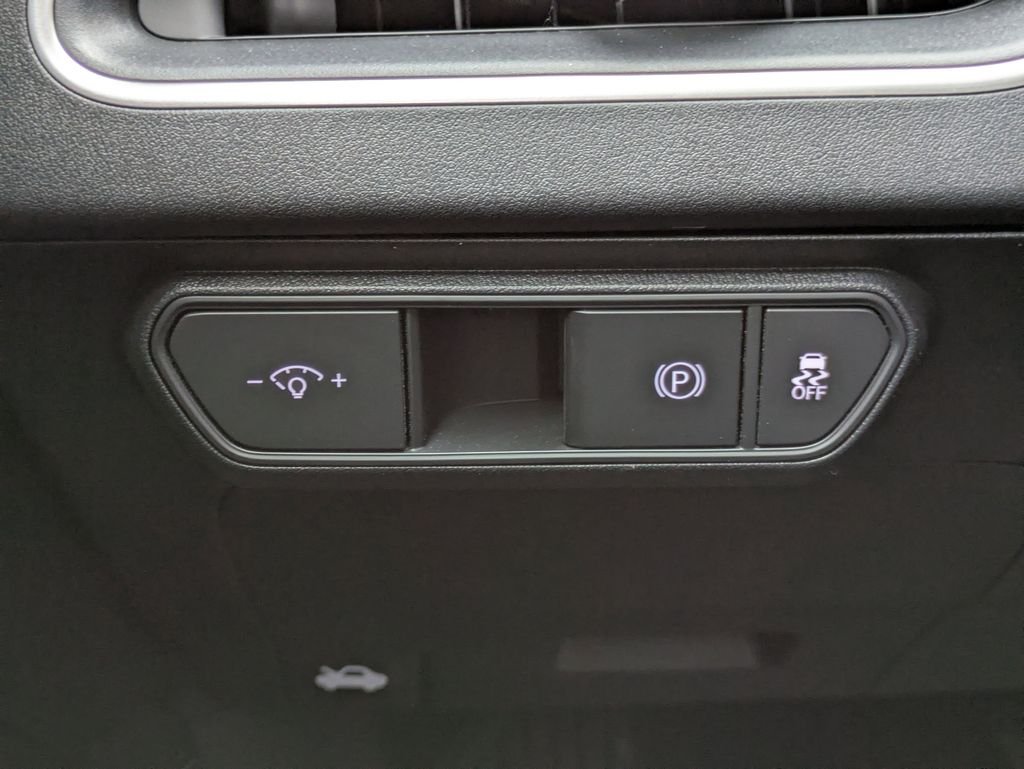 New 2025 Steel Gray Kia LXS image 21