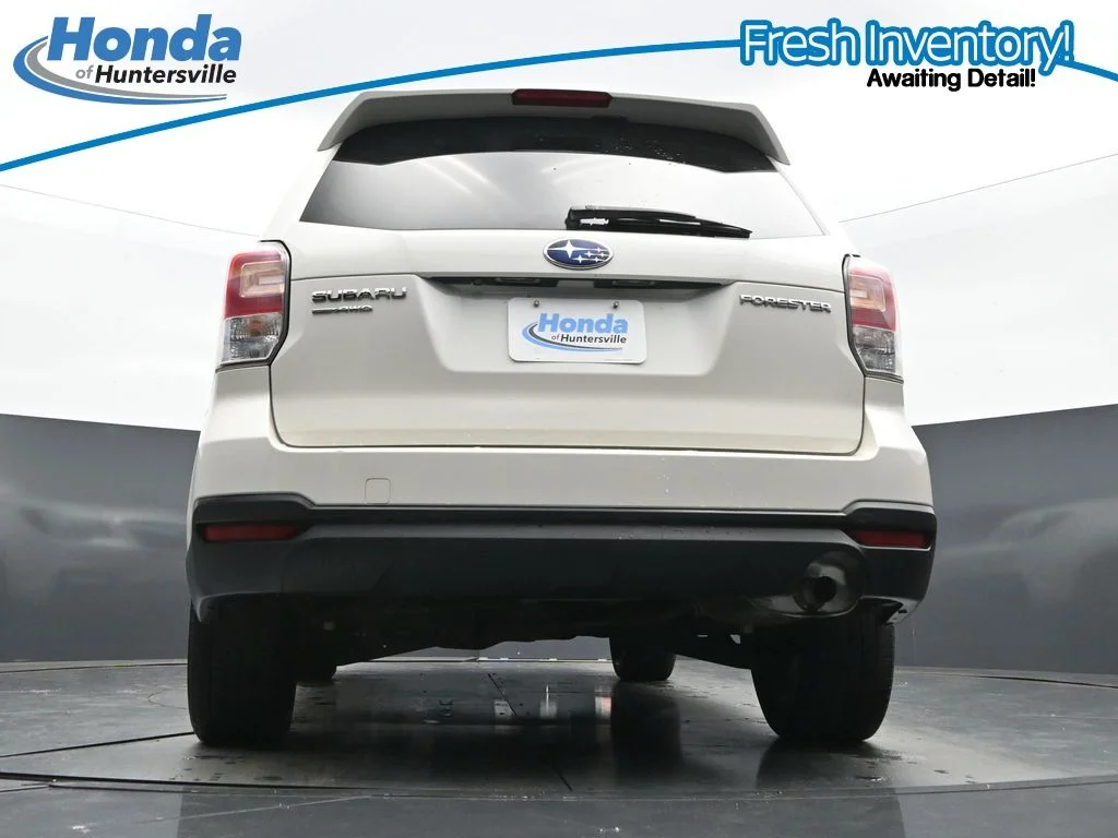 Used 2018 Crystal White Pearl Subaru 2.5i Premium image 31