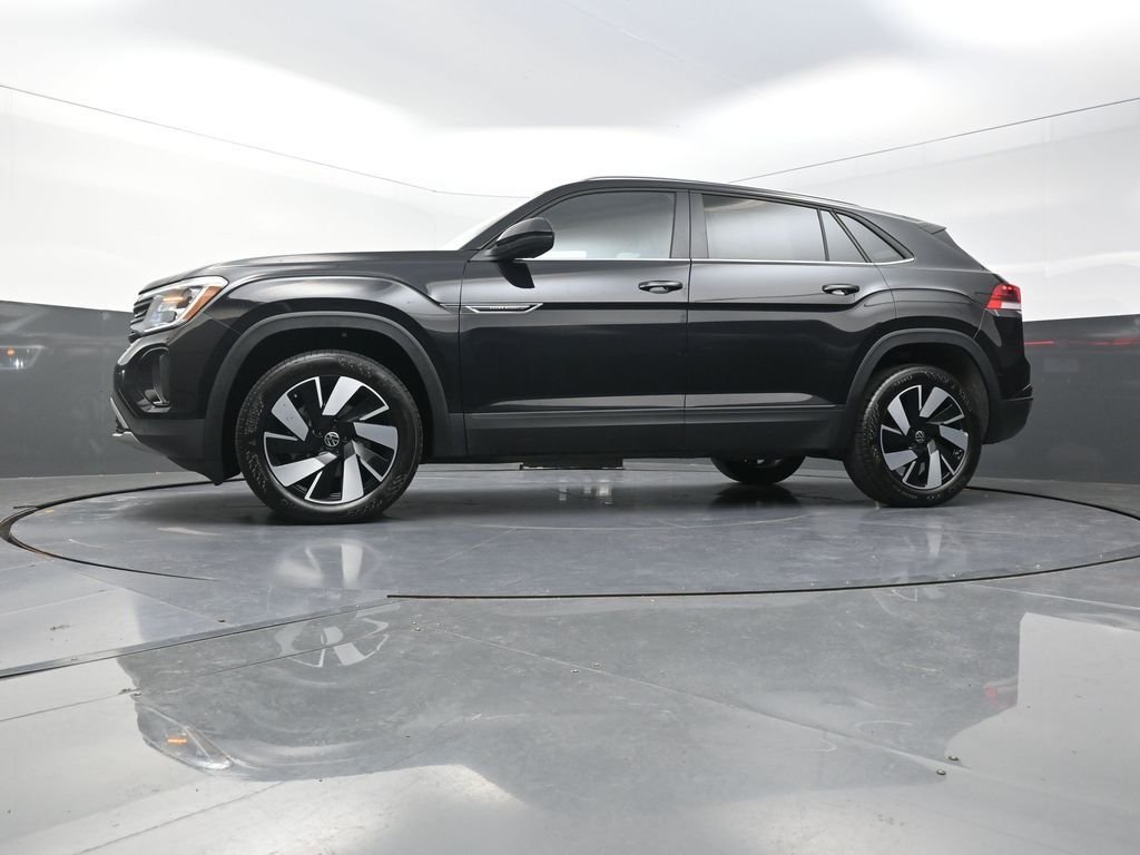 Used 2026  Volkswagen SE w/Technology image 27