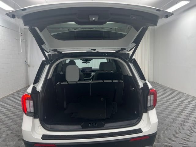 New 2026 Star White Metallic Tri-Coat Ford Active image 8