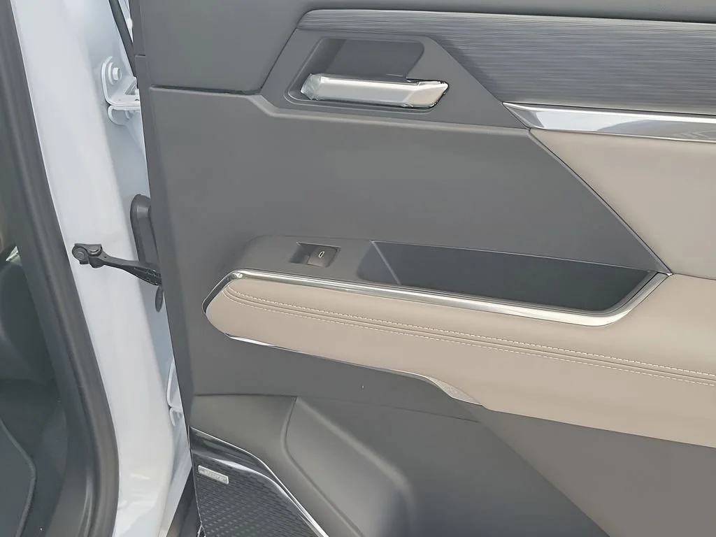 New 2026 Glacier White Tricoat GMC Elevation image 48