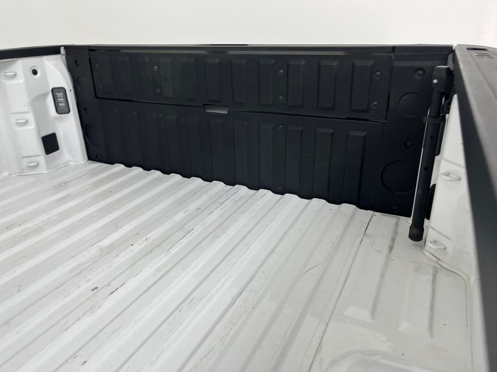 Used 2022 White Chevrolet Custom image 9
