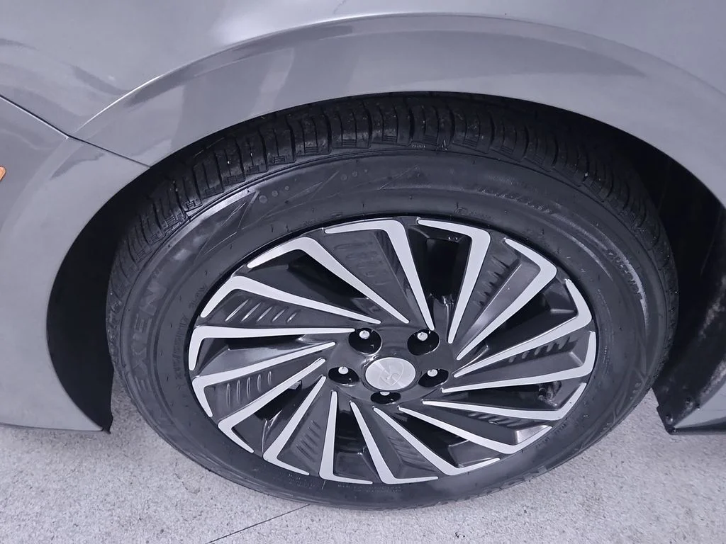Used 2023 Gray Hyundai SEL image 10