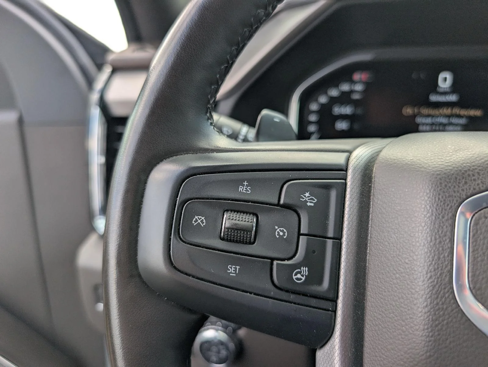 Used 2024 White Frost Tricoat GMC Denali image 17