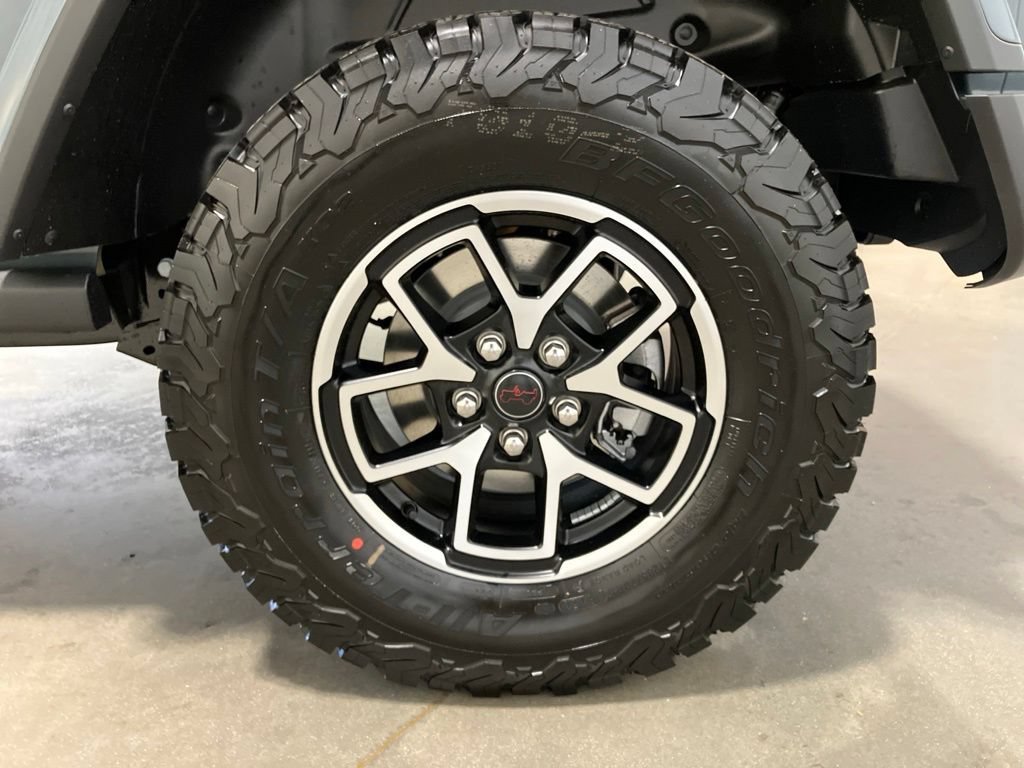 New 2026 Anvil Clear-Coat Exterior Paint Jeep Rubicon image 30