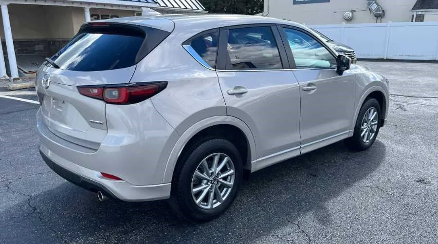Used 2024 Platinum Quartz Metallic Mazda 2.5 S Select Package image 5