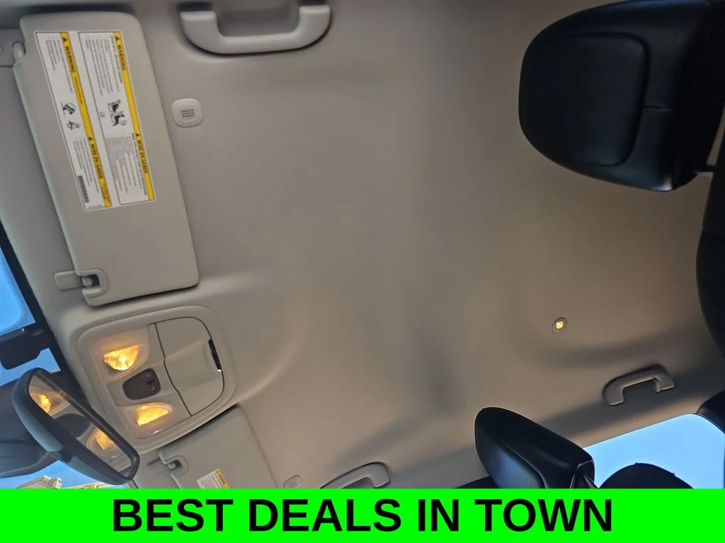 Used 2021 Silver Jeep Latitude Plus image 28