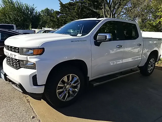 Used 2020 White Chevrolet Custom image 15
