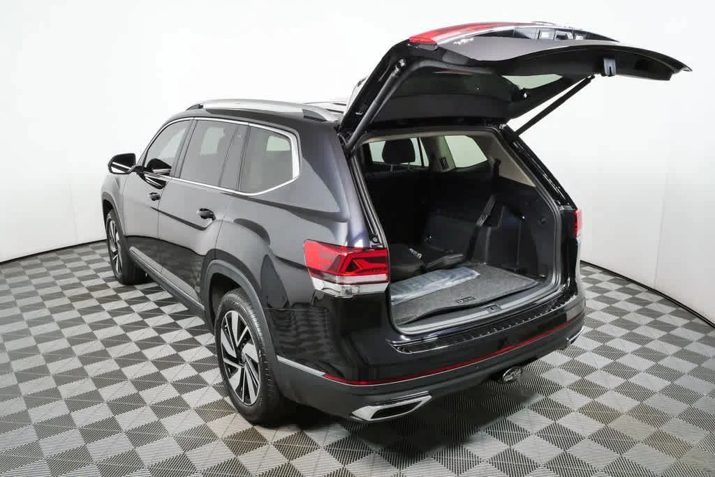 New 2026 Deep Black Pearl Volkswagen 2.0T SEL image 29
