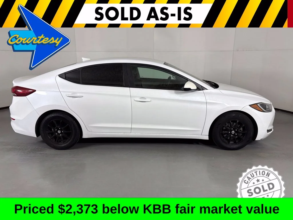 Used 2017 White Hyundai SE image 9
