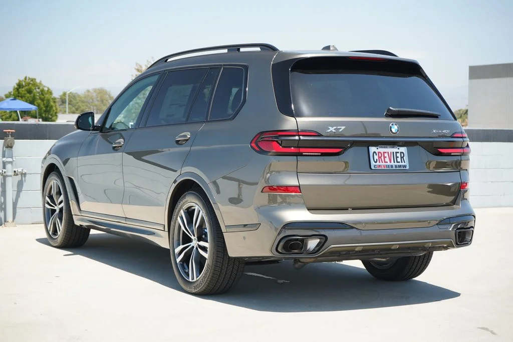 New 2027 Manhattan Green Metallic BMW xDrive40i image 7