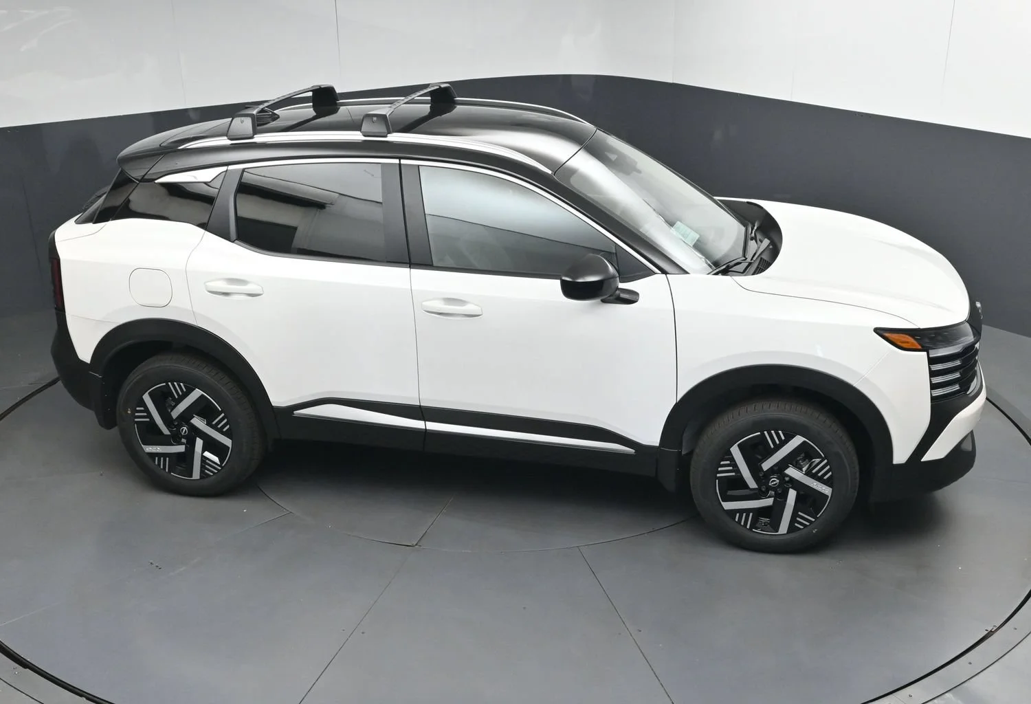 New 2026 Aspen White Tricoat/Super Black Nissan SV image 31