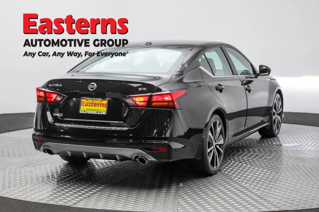 Used 2020 Black Nissan 2.5 SR image 5