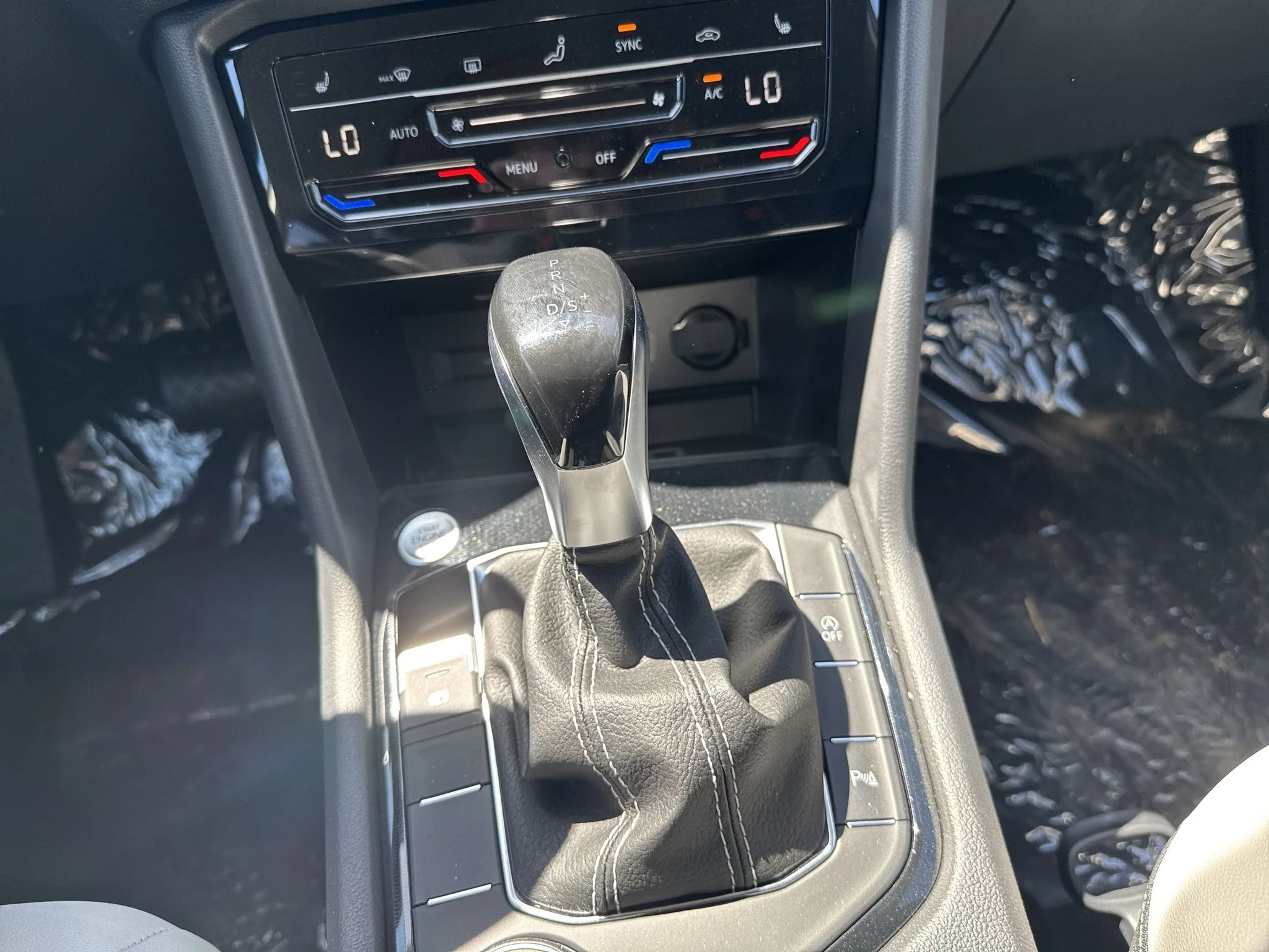New 2026 Pyrite Silver Metallic Volkswagen SE image 28