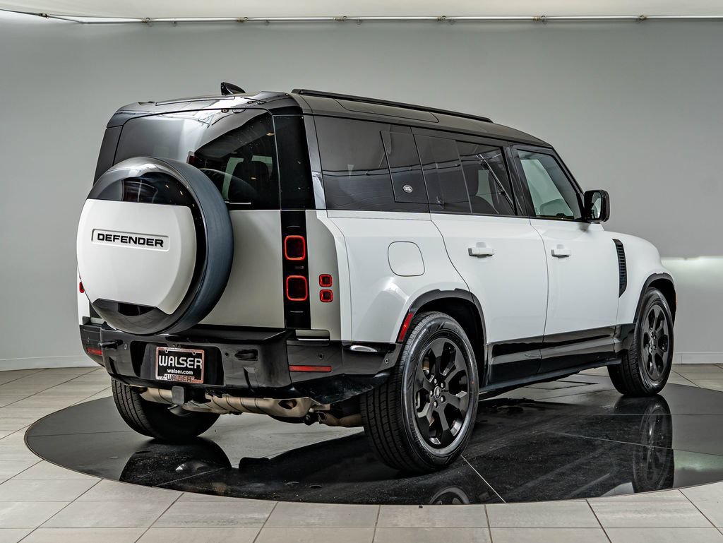 Used 2024 White Land Rover X-Dynamic SE image 5