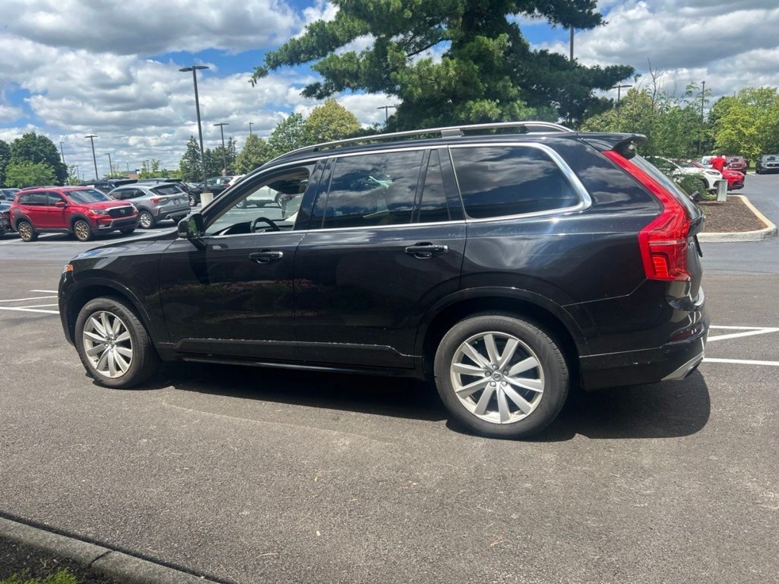 Used 2016 Onyx Black Metallic Volvo T6 Momentum image 10