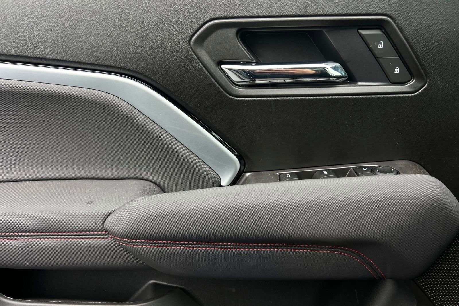 2025 Chevrolet Colorado Z71 - Photo 11