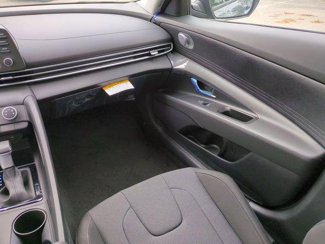 New 2026 White Hyundai SE image 16