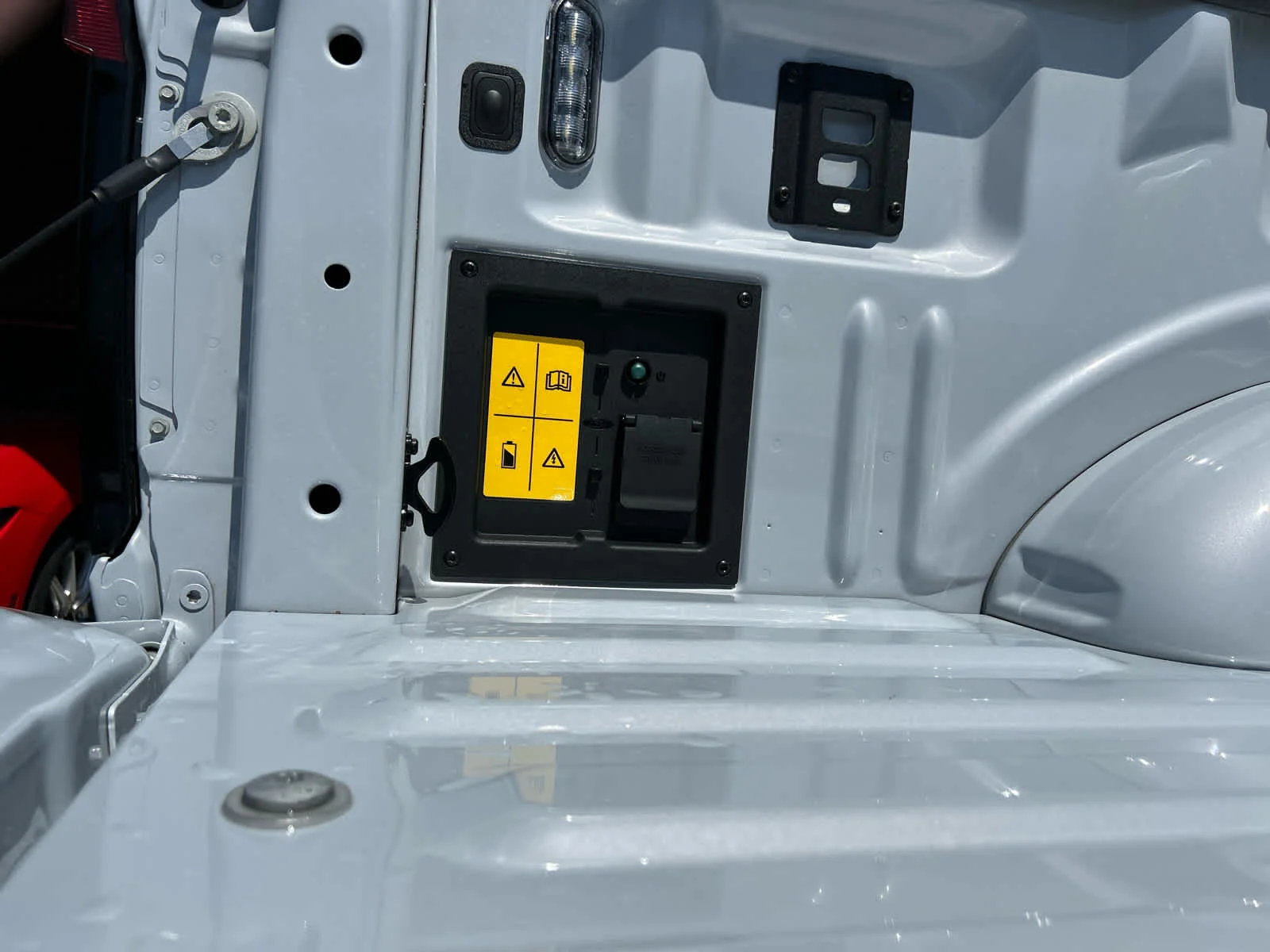 2025 Ford F-150 Lightning Flash - Photo 12