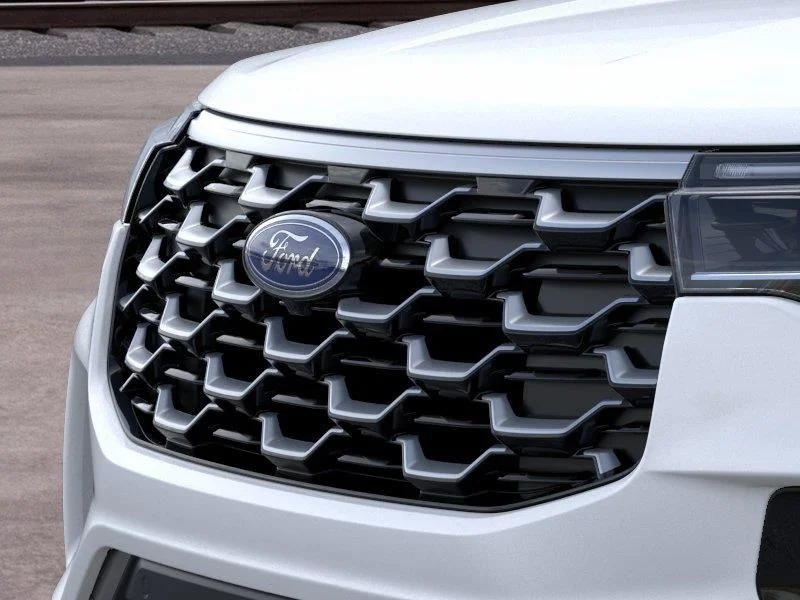 New 2026 Star White Metallic Tri-Coat Ford Platinum™ image 17