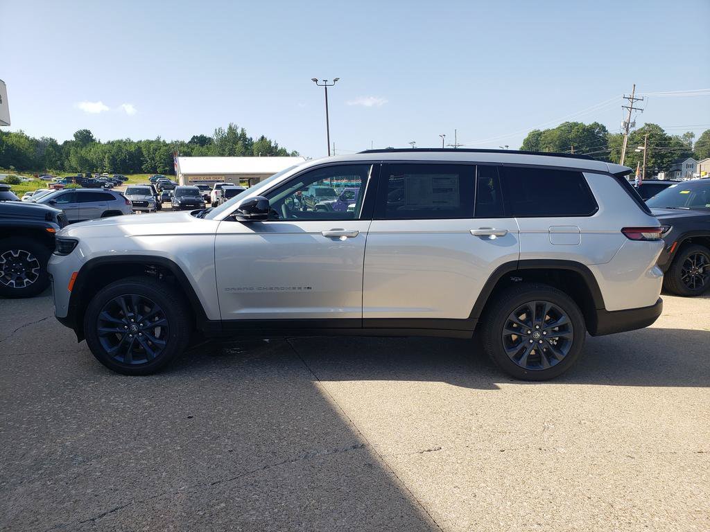 New 2026 Silver Zynith Exterior Paint Jeep 85th Anniversary Edition image 7