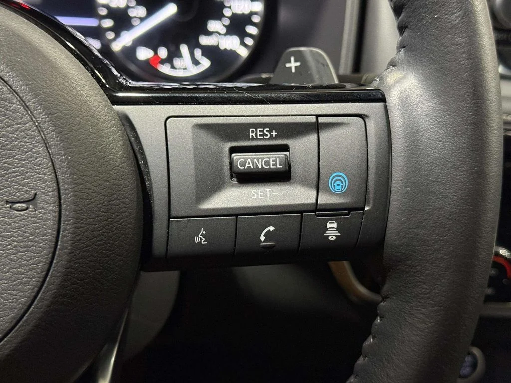 Certified Used 2023 Pearl White Tricoat/Super Black Nissan SL image 16