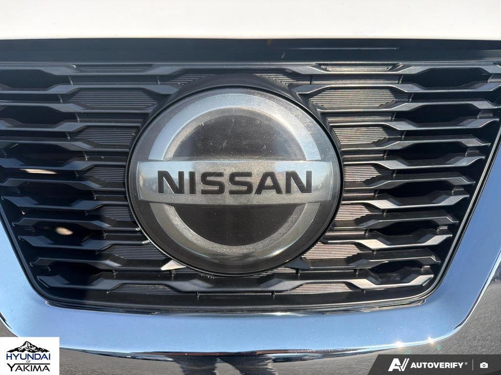 Used 2018 Glacier White Nissan SV image 9