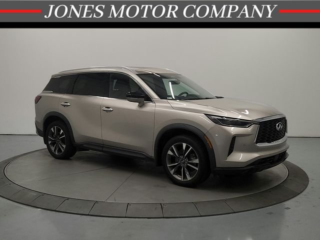 Used 2023 Silver INFINITI LUXE image 1