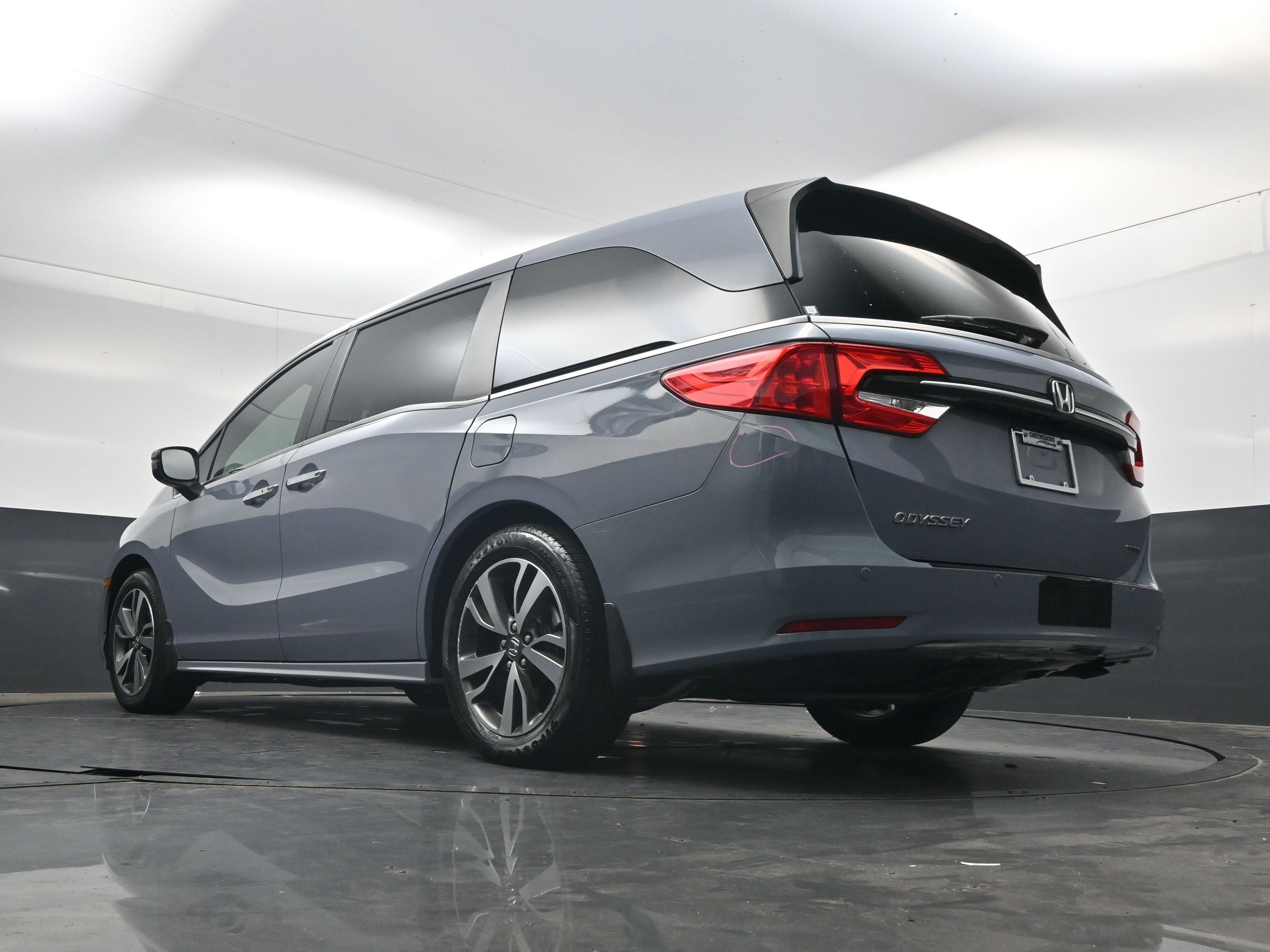 Used 2023 Sonic Gray Pearl Honda Touring image 31