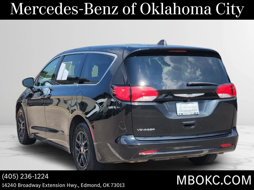 Used 2022 Brilliant Black Crystal Pearlcoat Chrysler LX image 5