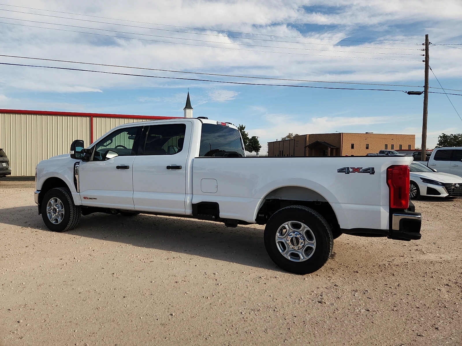 New 2027 Oxford White Ford XLT image 4