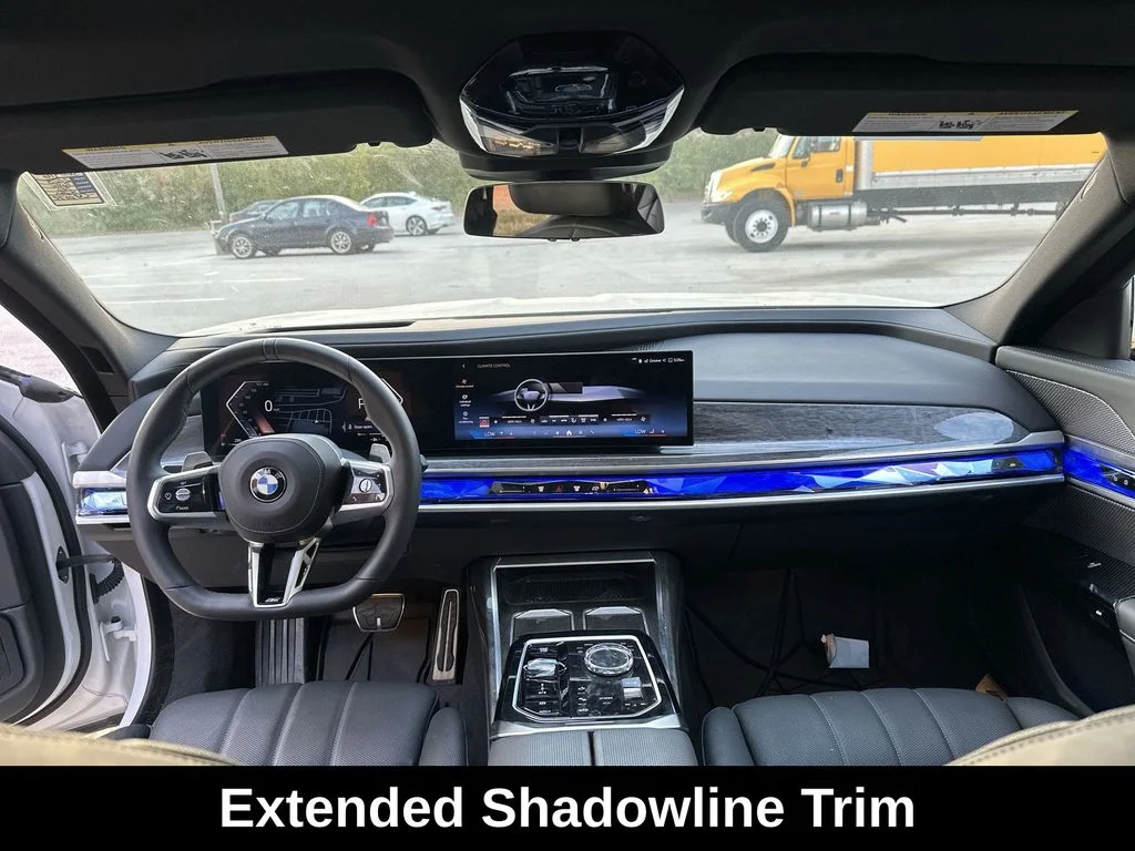 Used 2025 White BMW 760i xDrive image 28