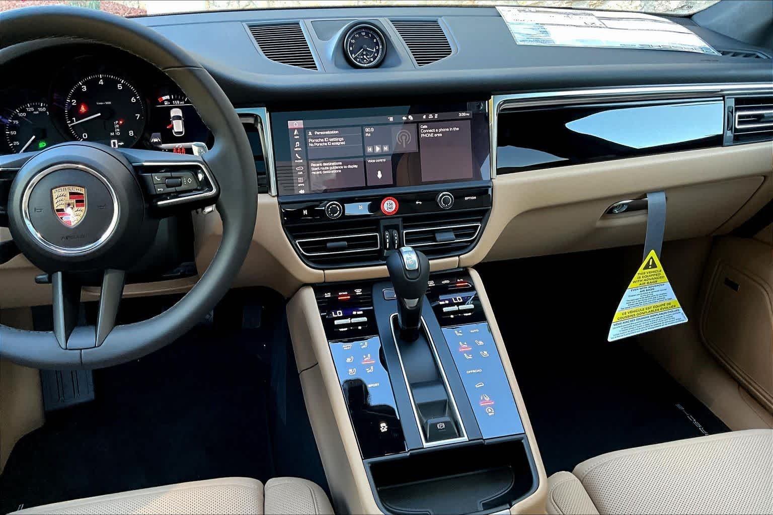 2026 Porsche Macan - Photo 16