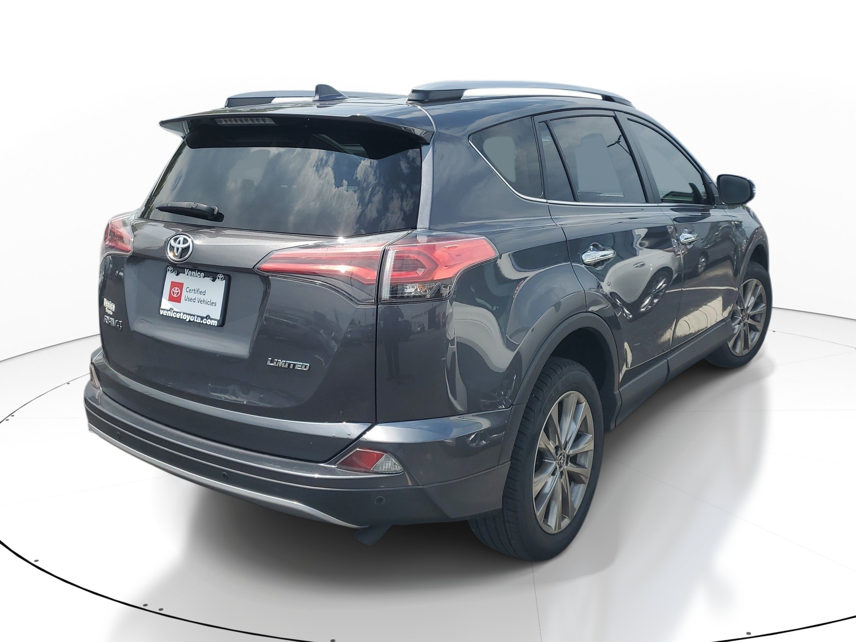 Used 2017  Toyota Limited image 4