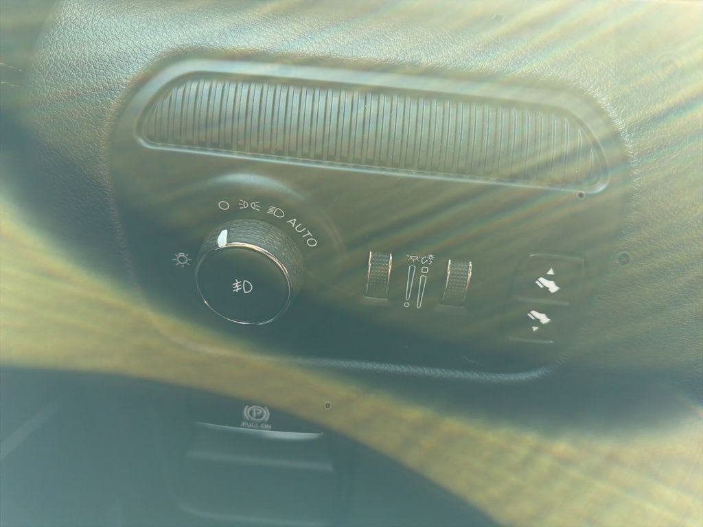 Used 2023 White Jeep Series II image 19