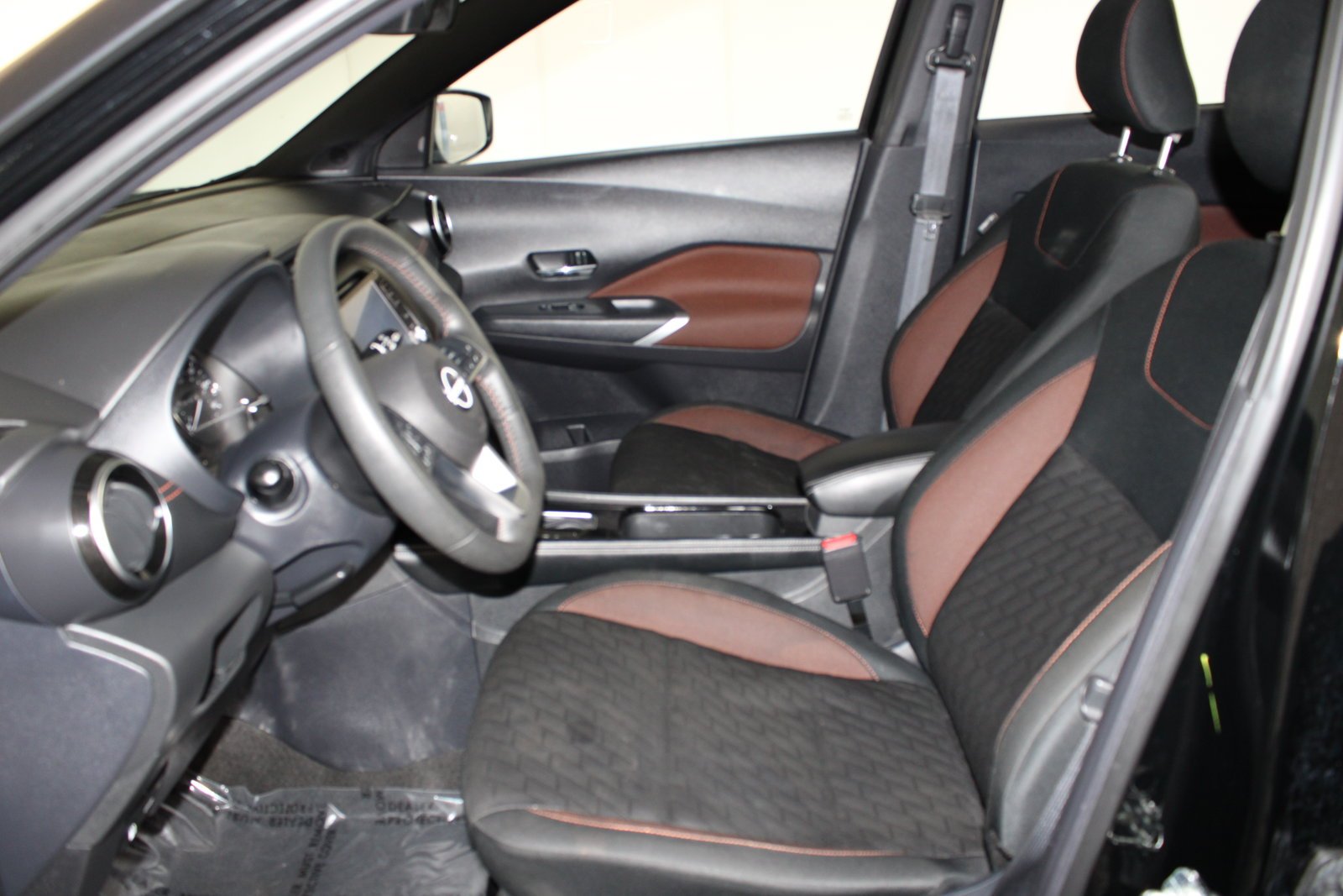 Used 2024 Black Nissan SR image 9