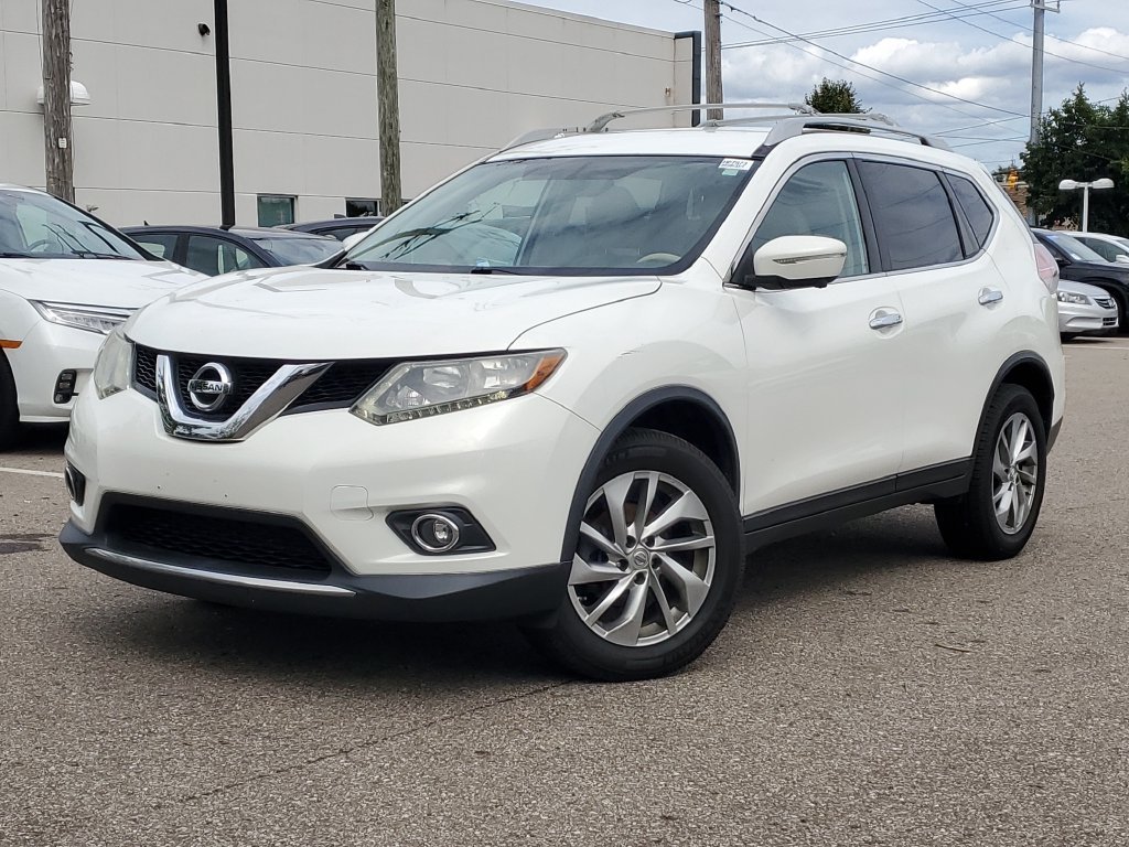 Used 2014 Moonlight White Nissan SL image 32