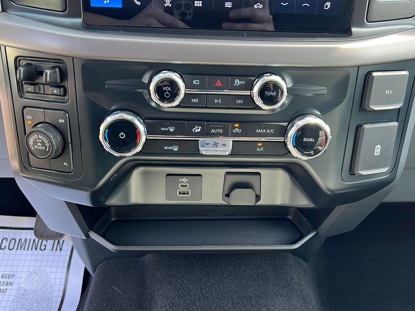 Used 2025 Oxford White Ford XLT image 11