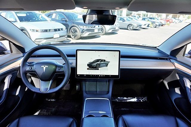 Used 2023  Tesla Base image 18