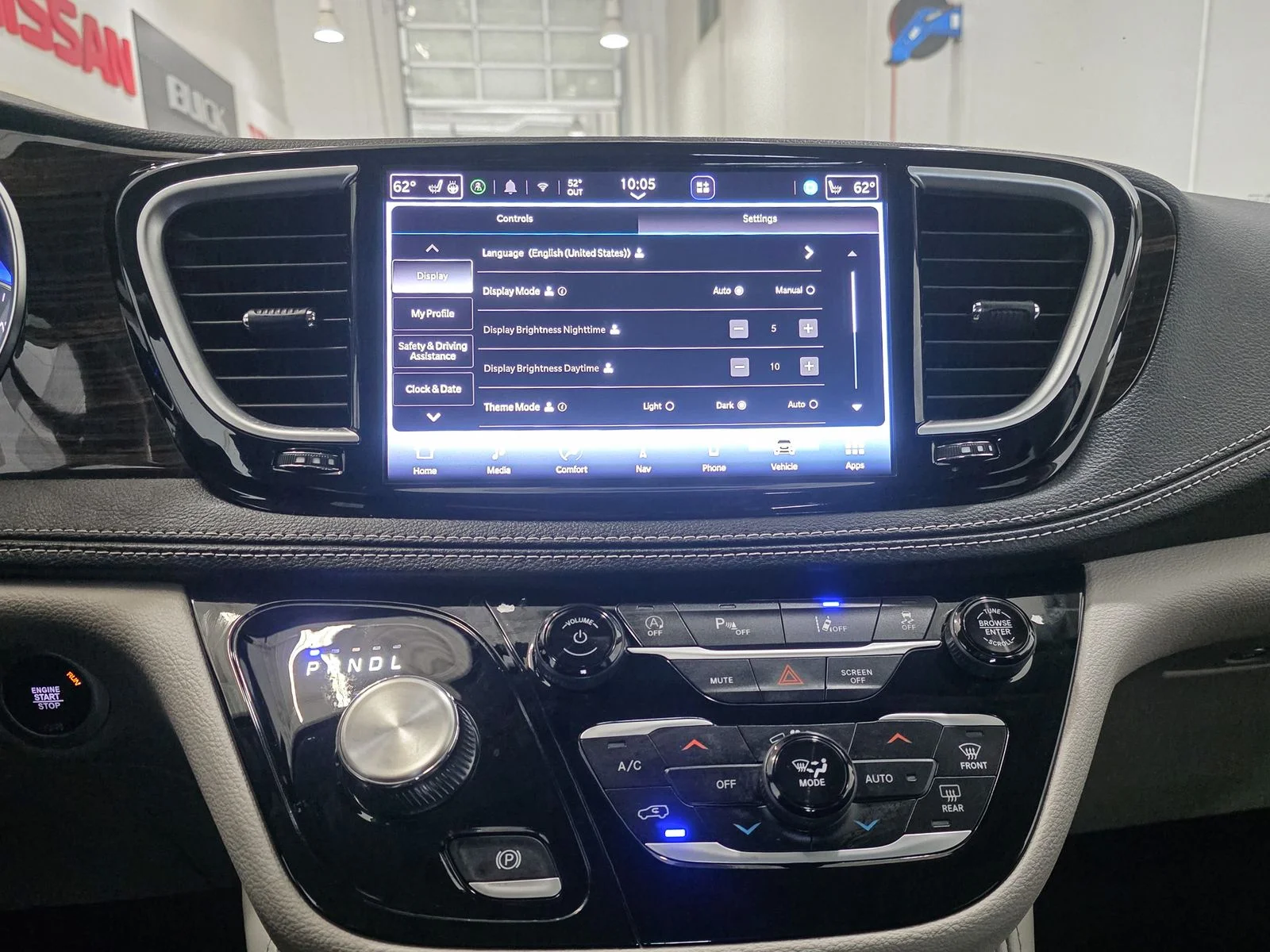 Used 2023 White Chrysler Limited image 34