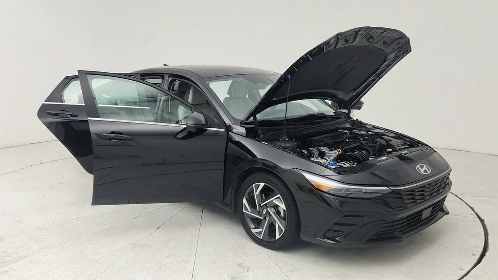 2024 Hyundai Elantra Limited - Photo 9