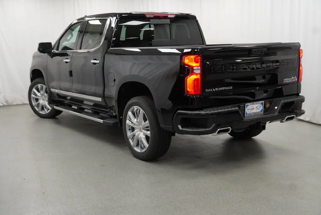 New 2026 Black Chevrolet High Country image 17