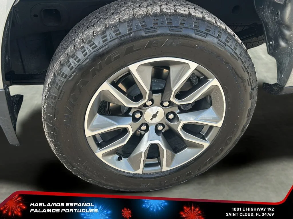 Used 2025 Sterling Gray Metallic Chevrolet RST image 34