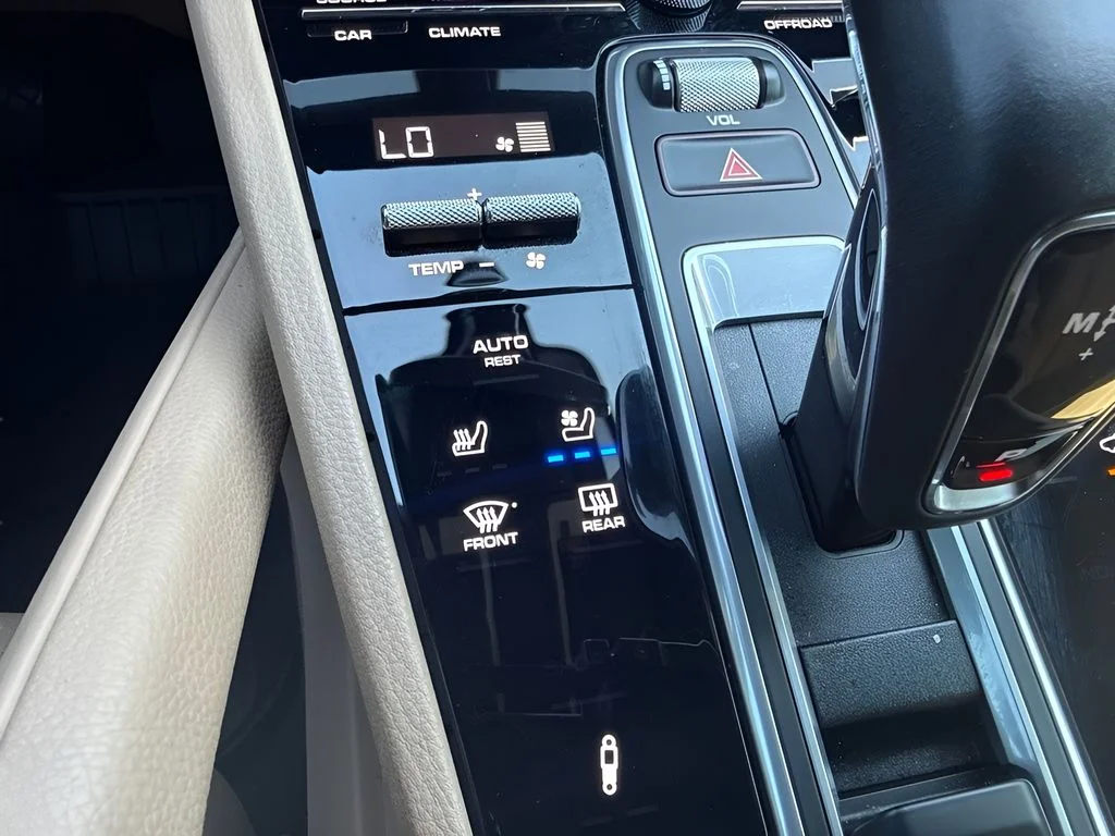 Used 2022  Porsche Base image 23