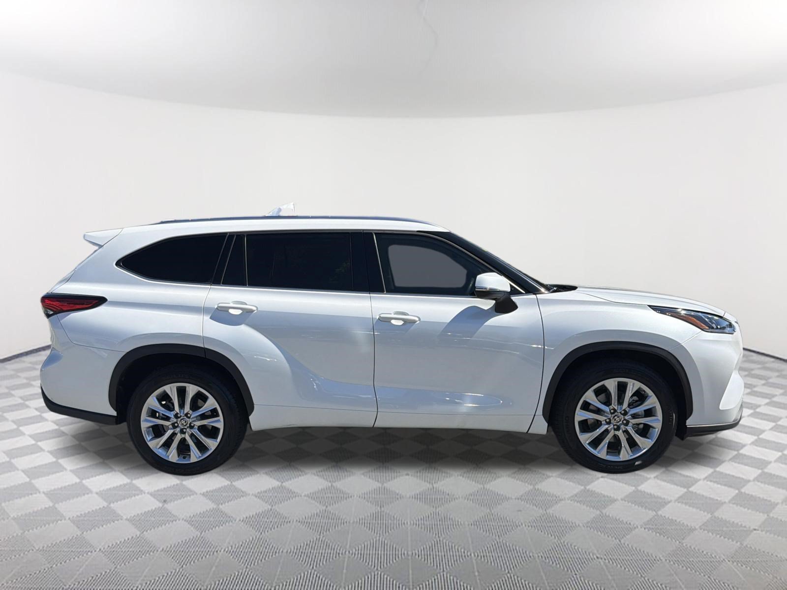 Used 2023 Wind Chill Pearl Toyota Limited image 18